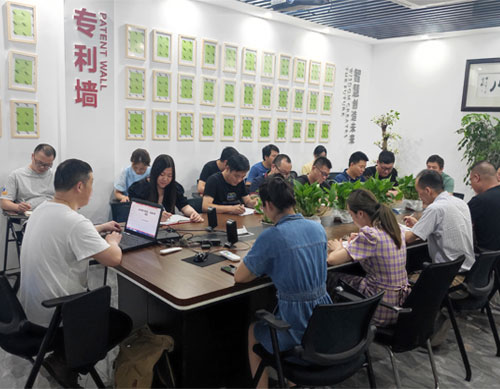 500X389公司会议